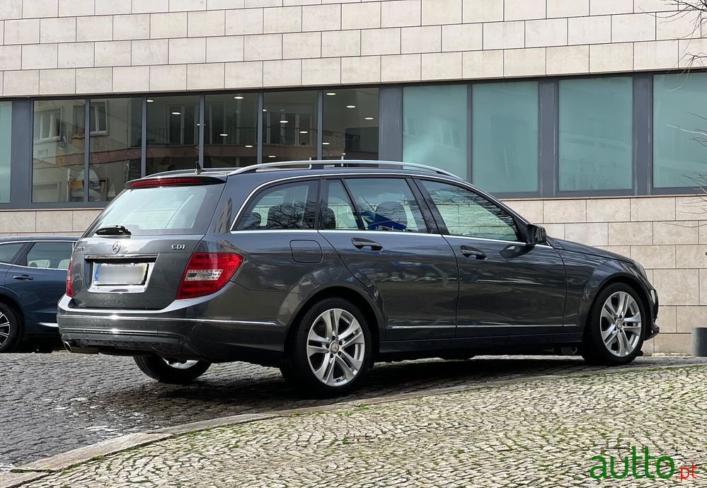 2013' Mercedes-Benz Classe C photo #6