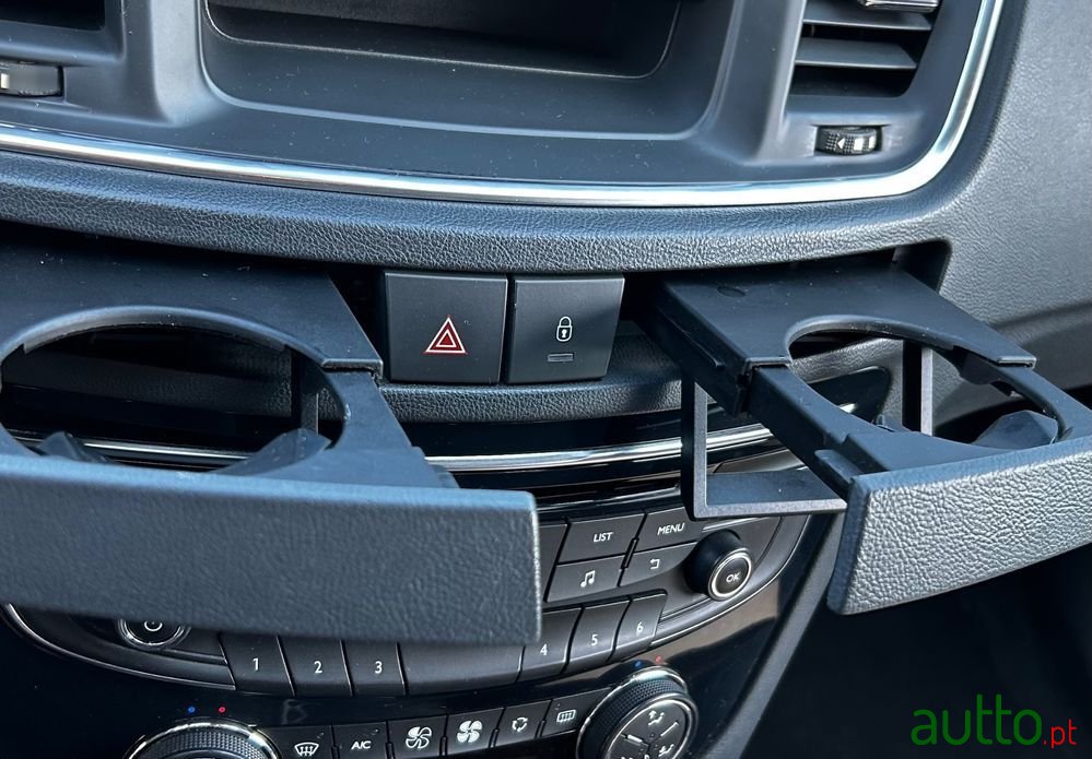 2013' Peugeot 508 Sw photo #2