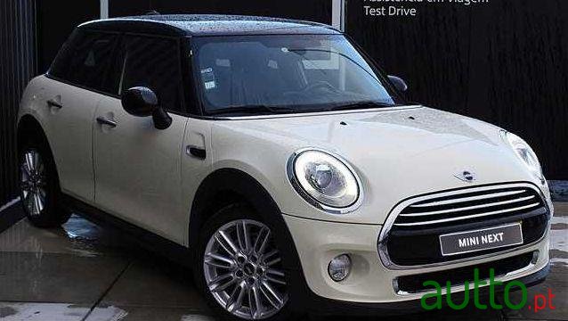 2015' MINI Cooper D photo #2