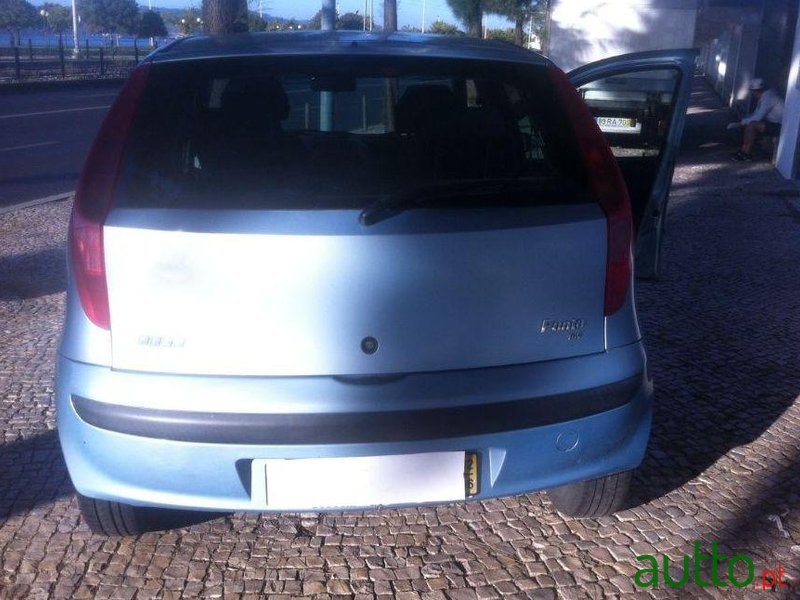 2002' Fiat Punto 5 Portas photo #2