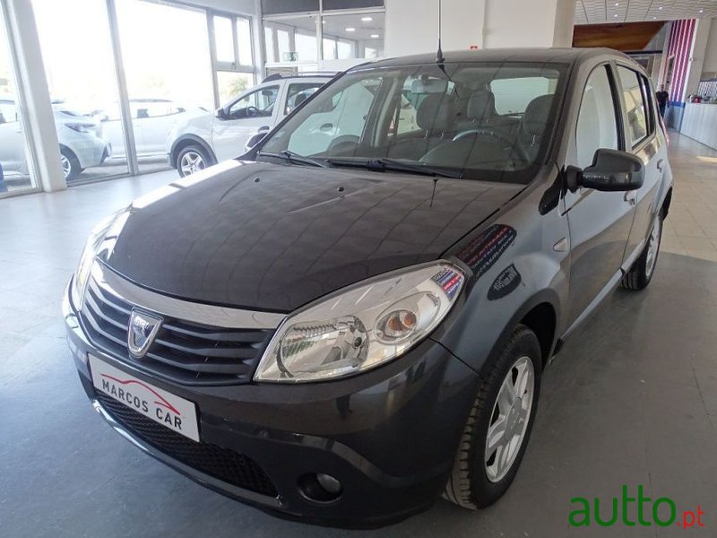 2012' Dacia Sandero photo #3