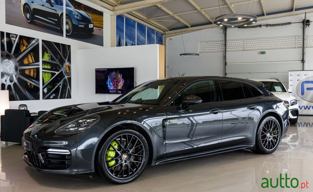 2020' Porsche Panamera photo #1