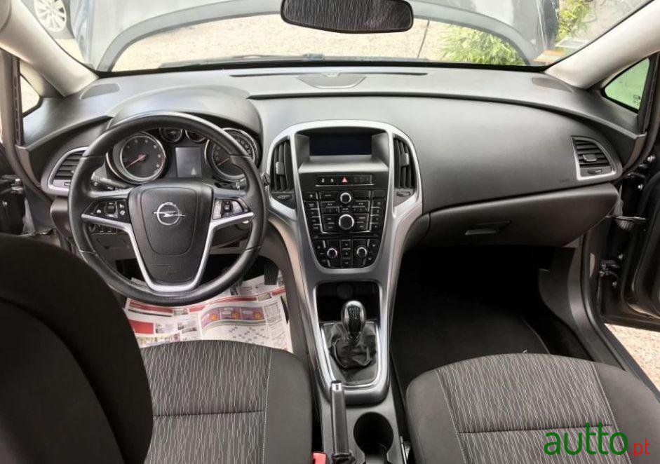 2013' Opel Astra 1.3 Cdti Enjoy S/S photo #1