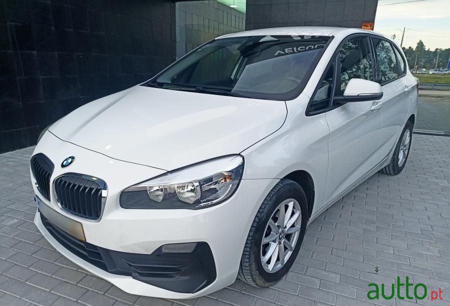2018' BMW 216 Active Tourer photo #2