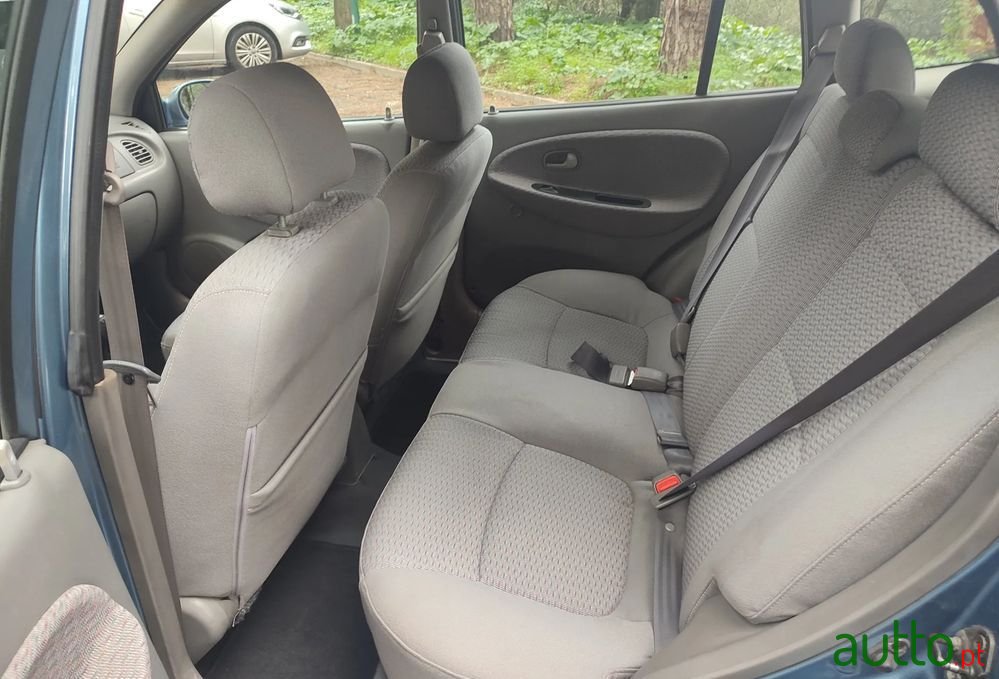 2001' Kia Rio Sw photo #5