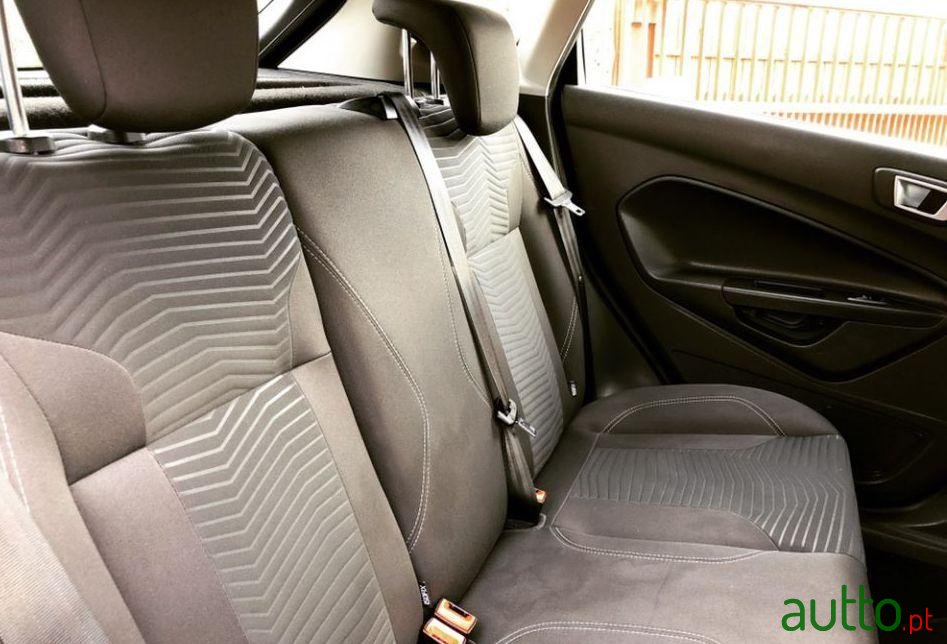 2015' Ford Fiesta photo #2