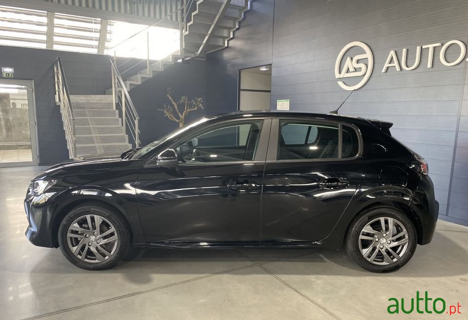 2021' Peugeot 208 photo #2