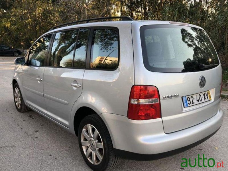 2004' Volkswagen Touran photo #1