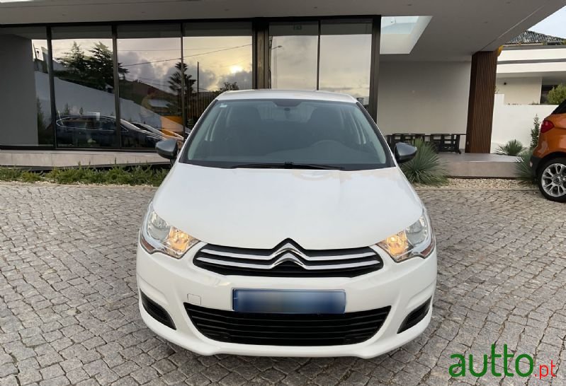 2017' Citroen C4 1.6 Bluehdi Feel photo #3