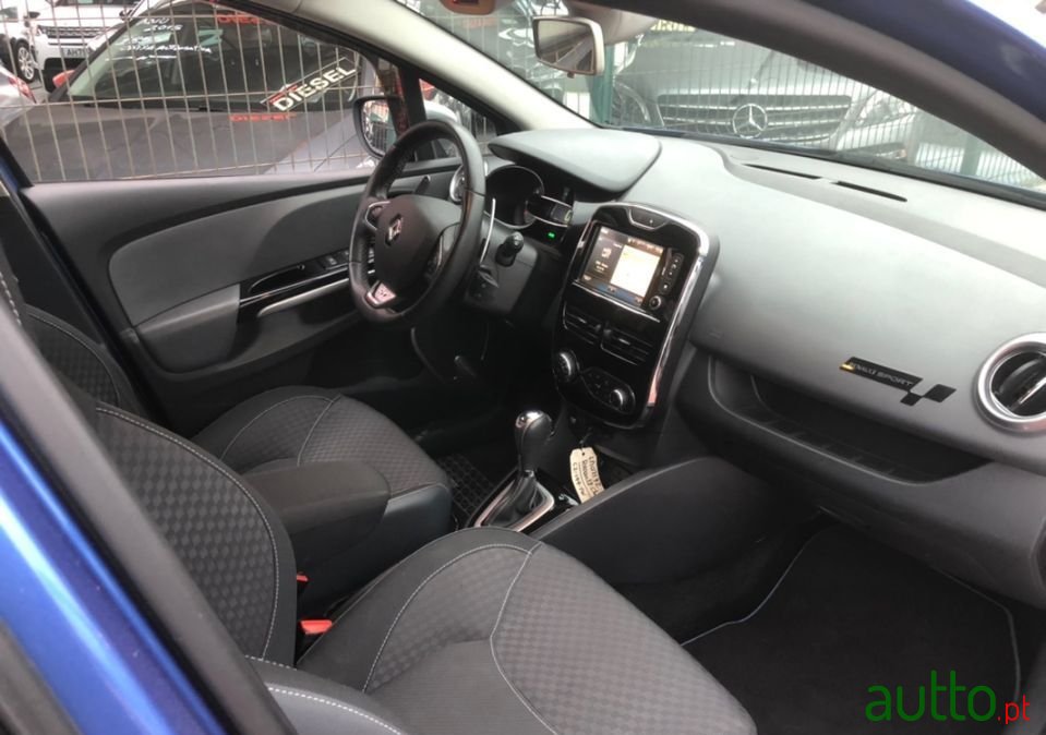 2014' Renault Clio Sport Tourer photo #4