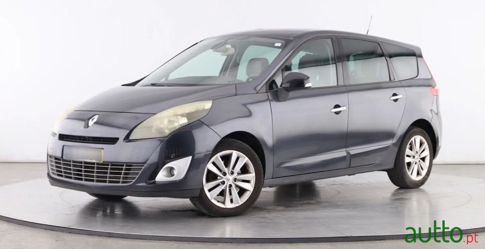 2011' Renault Grand Scenic photo #1