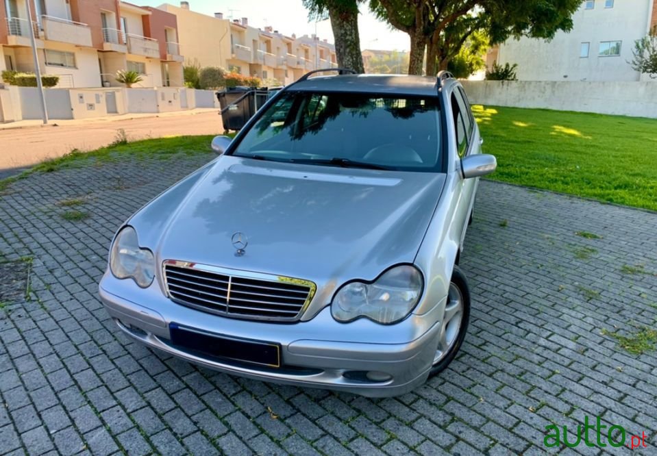 2002' Mercedes-Benz C-220 photo #2