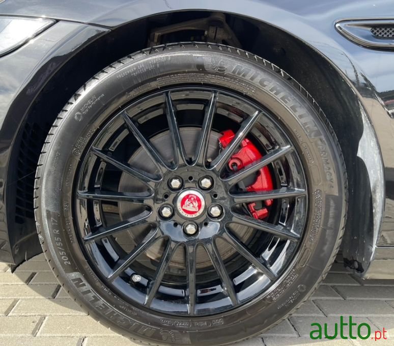 2017' Jaguar Xe photo #2