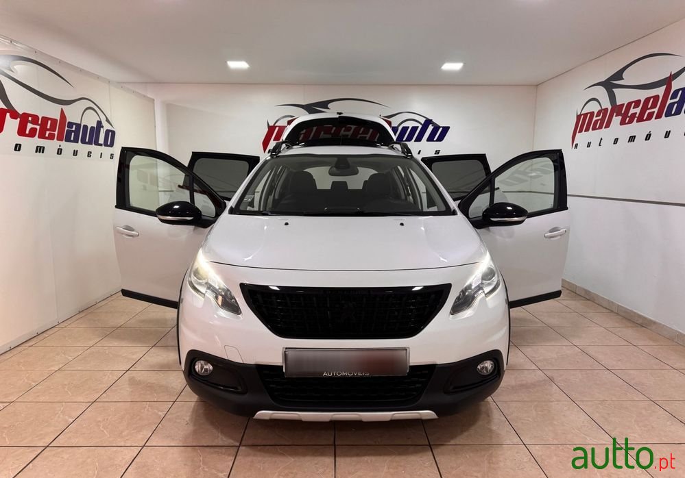 2019' Peugeot 2008 1.5 Bluehdi Allure photo #2