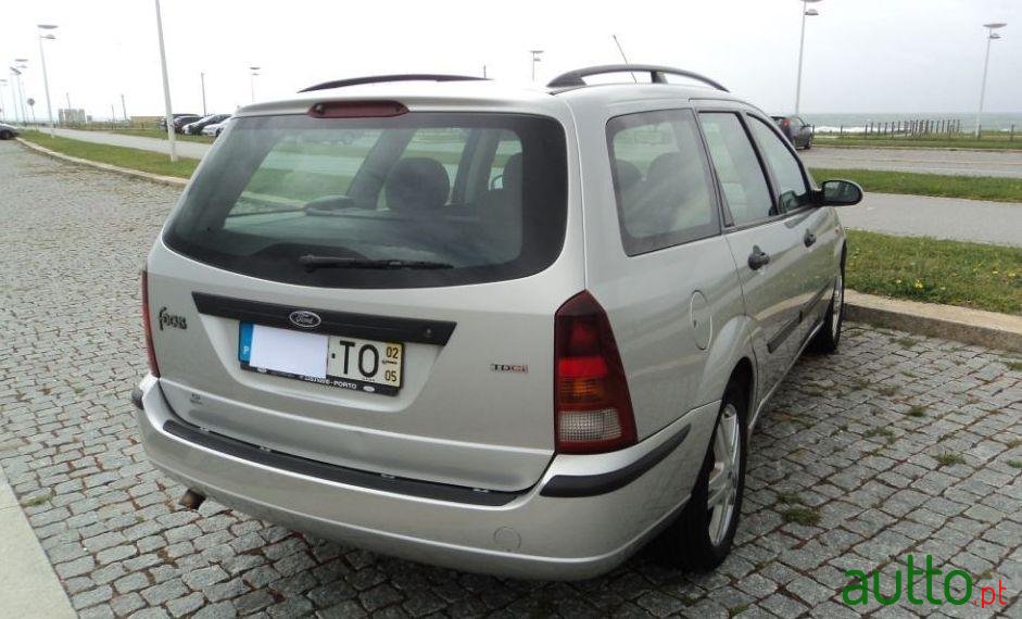 2002' Ford Focus Sw photo #1