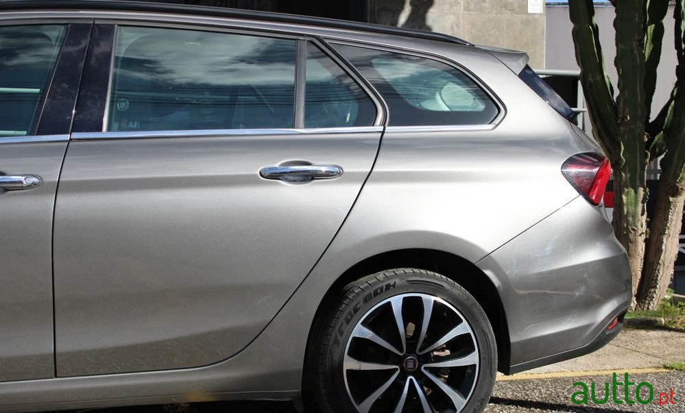 2018' Fiat Tipo Station Wagon photo #3