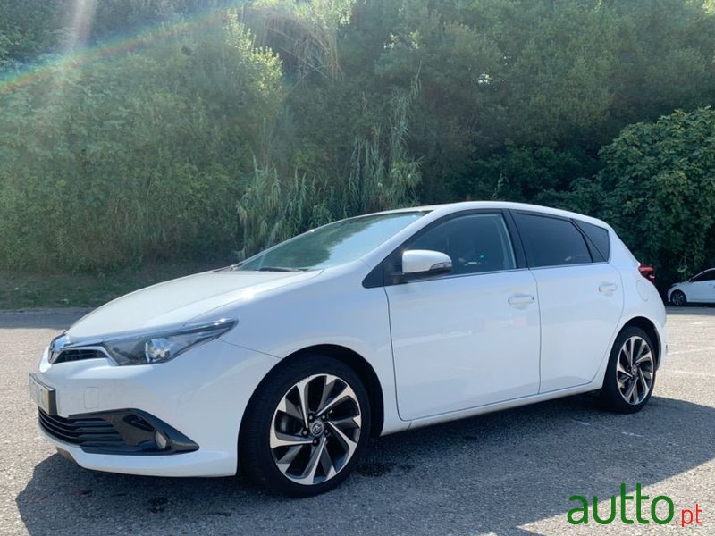 2016' Toyota Auris Sport photo #1