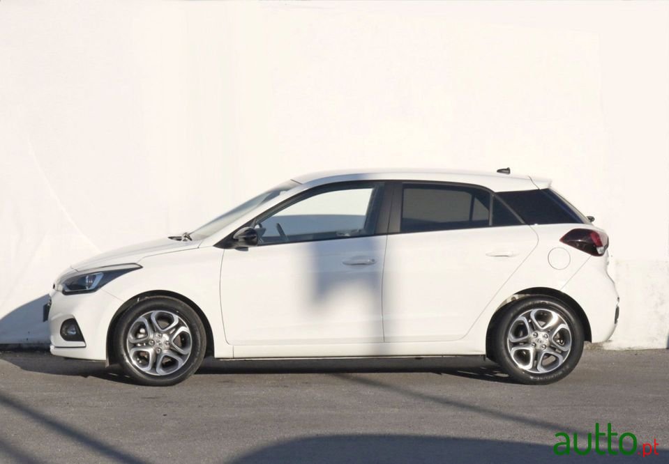 2020' Hyundai i20 photo #2