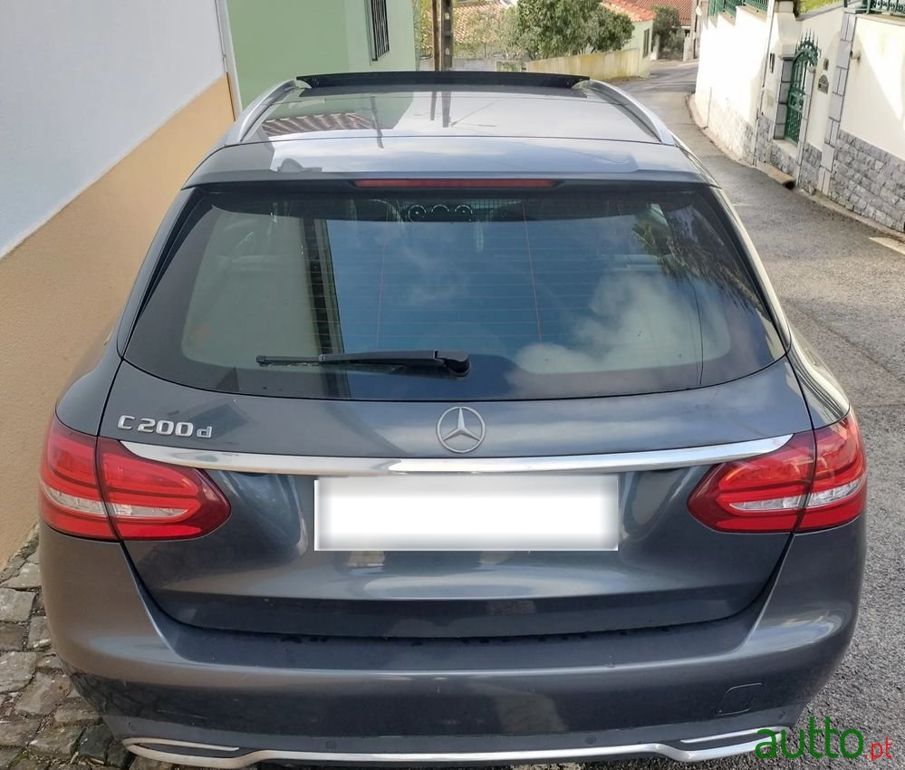 2015' Mercedes-Benz C 200 photo #3