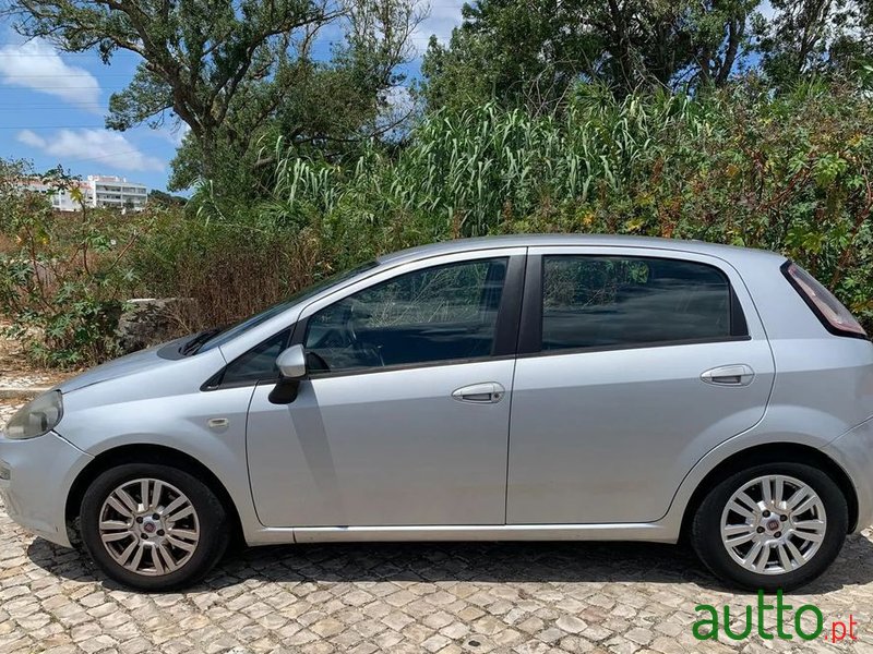 2012' Fiat Punto photo #1