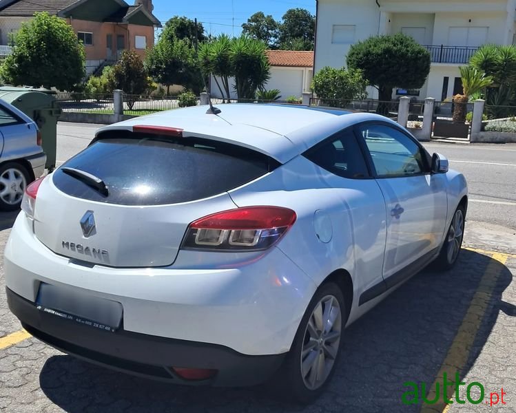 2010' Renault Megane Coupe photo #4