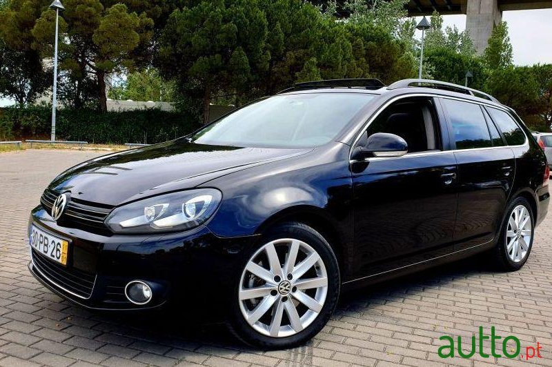 2011' Volkswagen Golf Variant photo #1