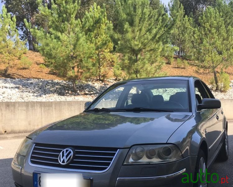 2001' Volkswagen Passat photo #1