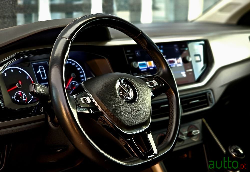 2019' Volkswagen Polo 1.0 Tsi Highline photo #5