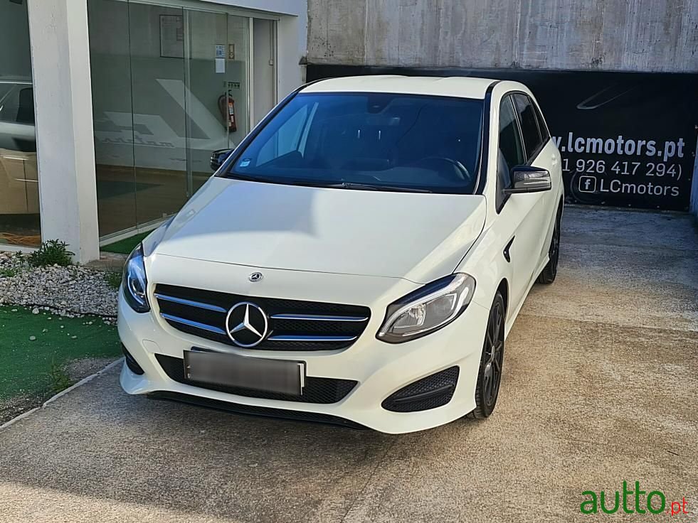 2015' Mercedes-Benz B-180 photo #5