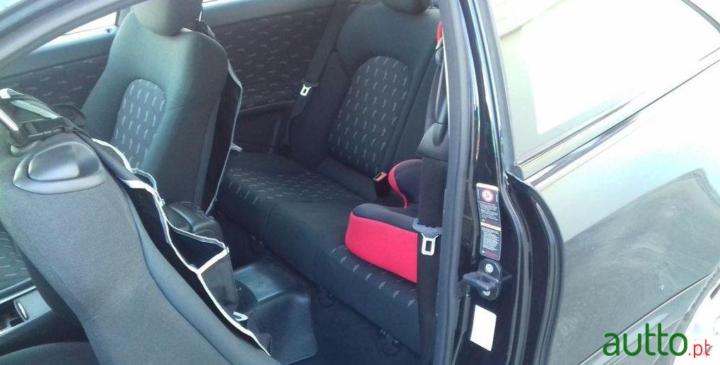 2004' Mercedes-Benz C-220 photo #3