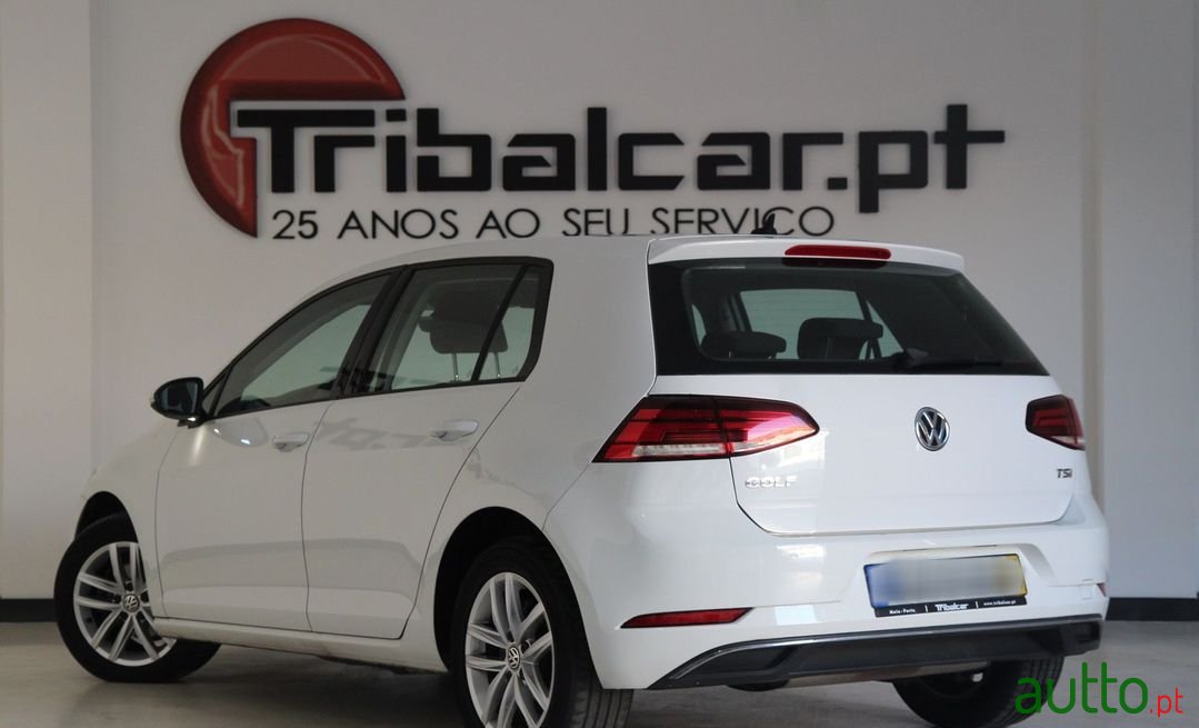 2017' Volkswagen Golf photo #2