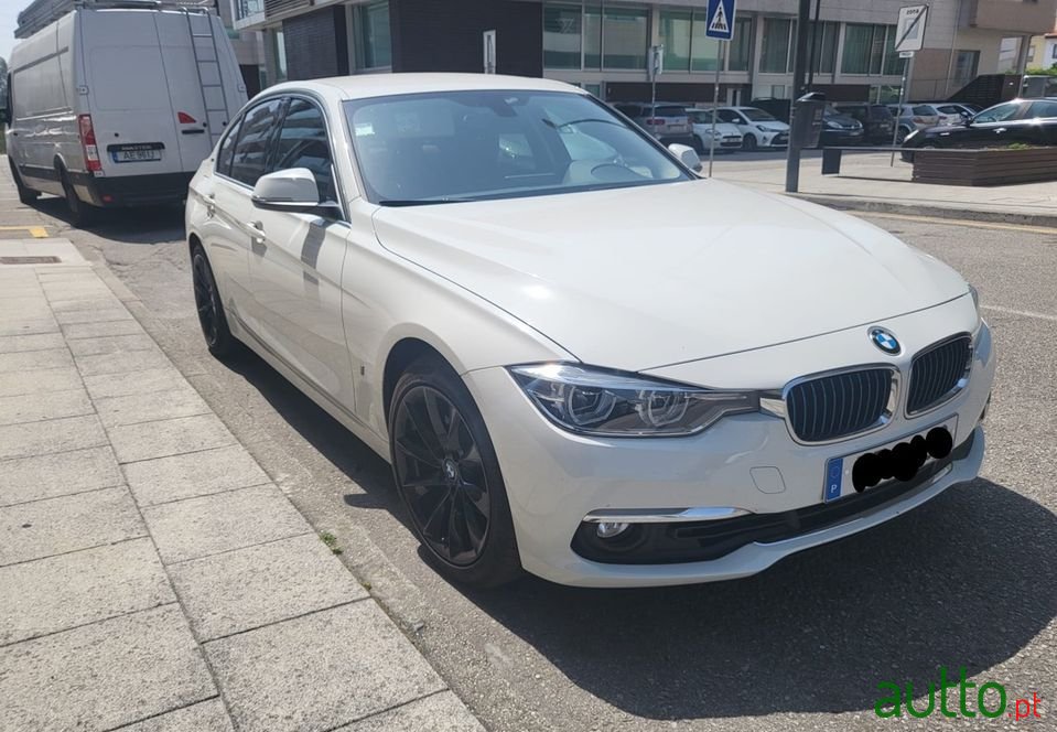 2017' BMW 330 photo #6