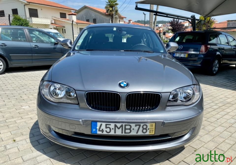 2011' BMW 118 D photo #2