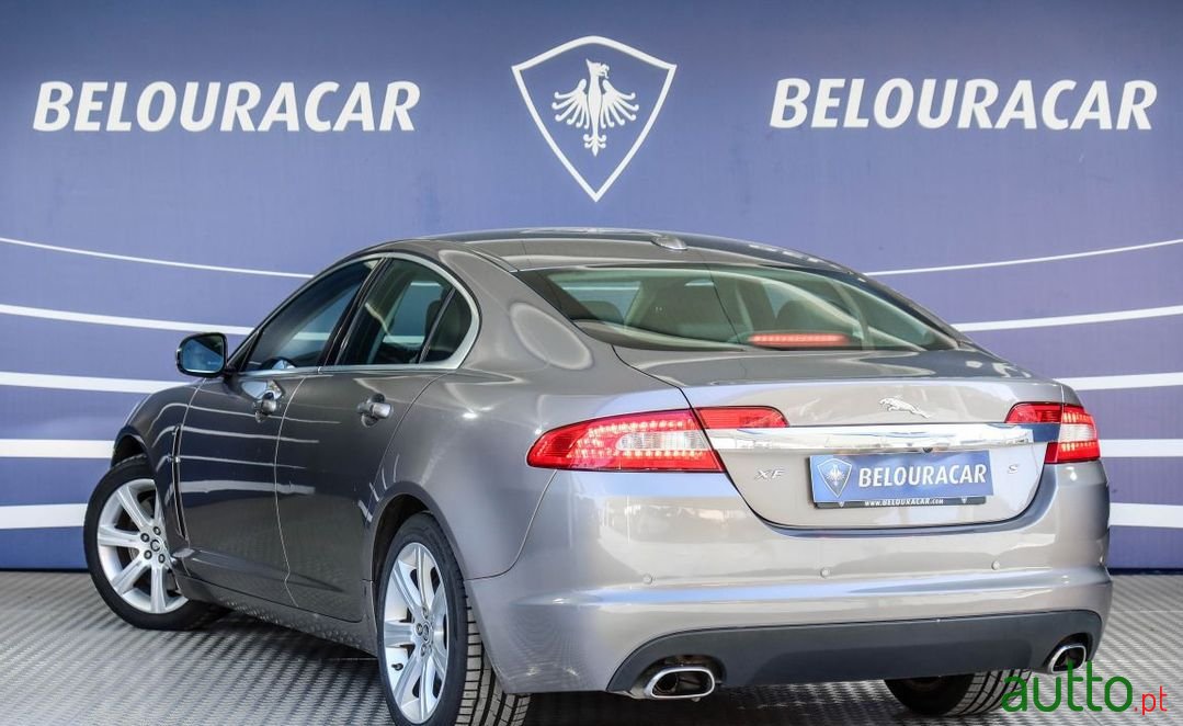 2011' Jaguar XF Luxury photo #4