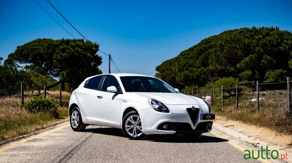 2018' Alfa Romeo Giulietta photo #1