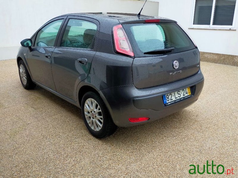 2011' Fiat Punto Evo photo #2