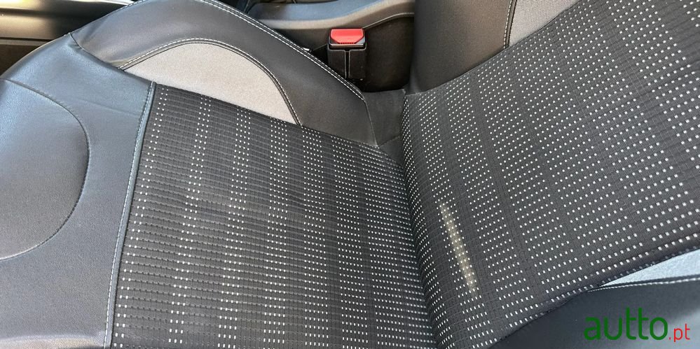 2014' Peugeot 2008 1.2 Vti Allure photo #2