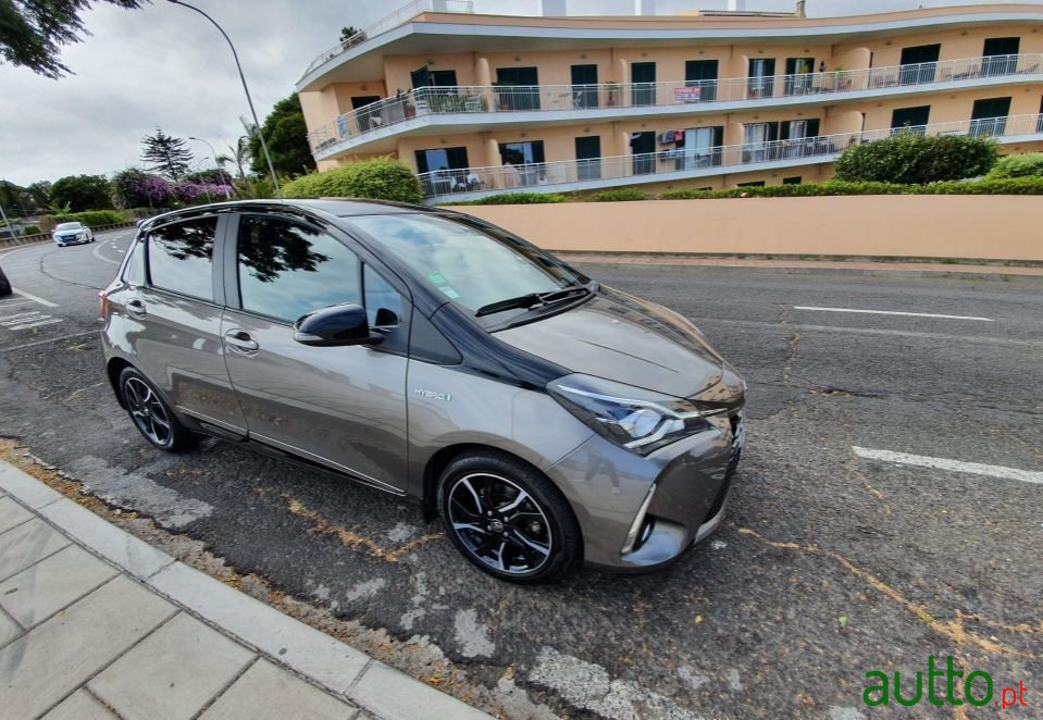 2017' Toyota Yaris photo #3