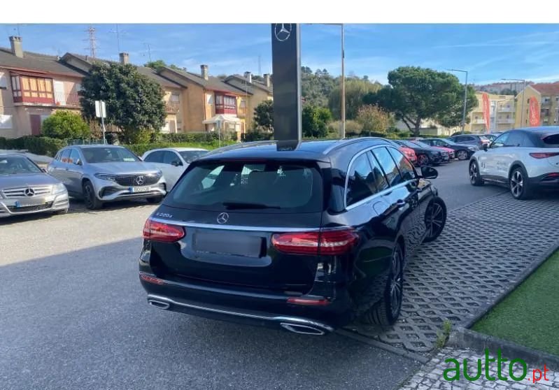 2022' Mercedes-Benz Classe E D photo #3