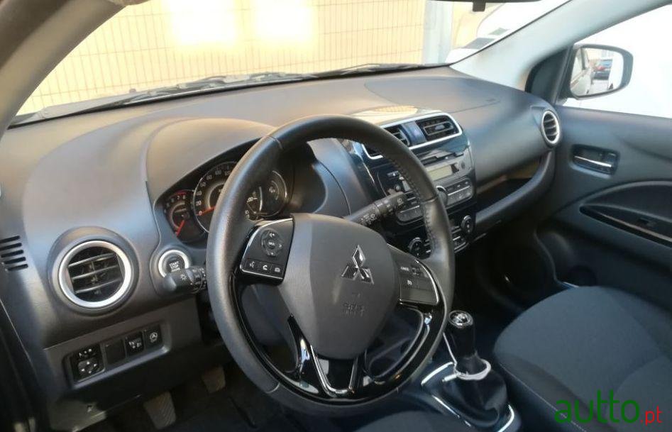 2017' Mitsubishi Space Star Intense photo #2