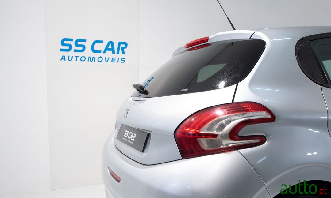 2014' Peugeot 208 photo #5