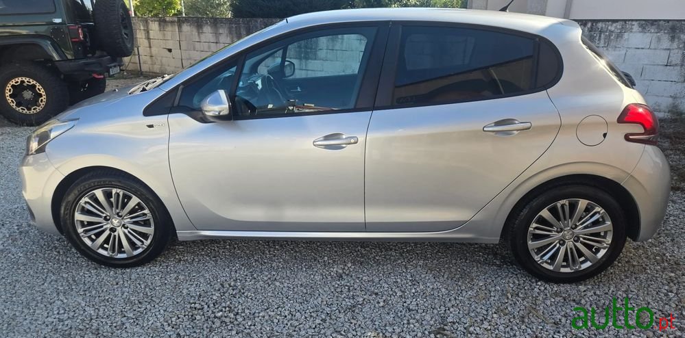 2016' Peugeot 208 1.6 Bluehdi Style photo #4