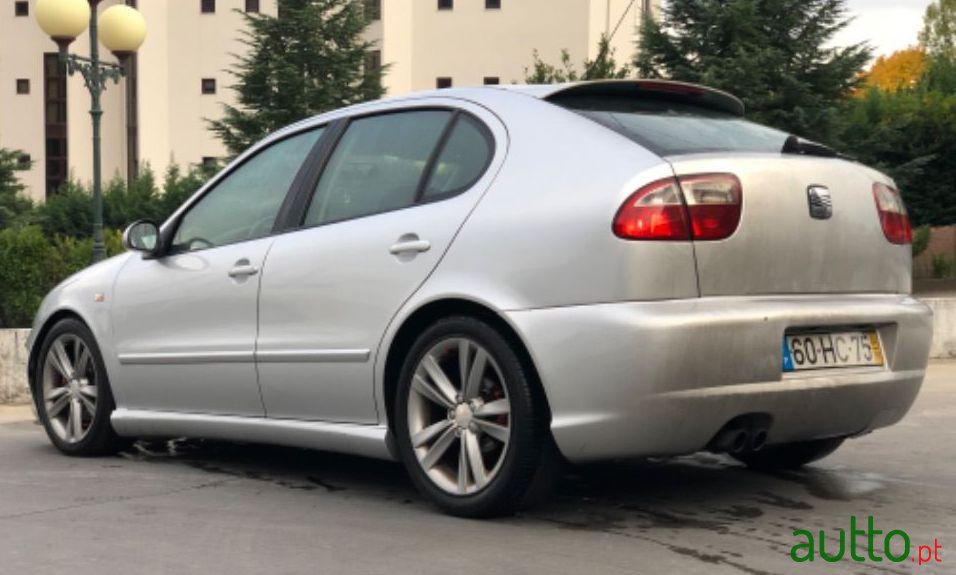 2004' SEAT Leon photo #2