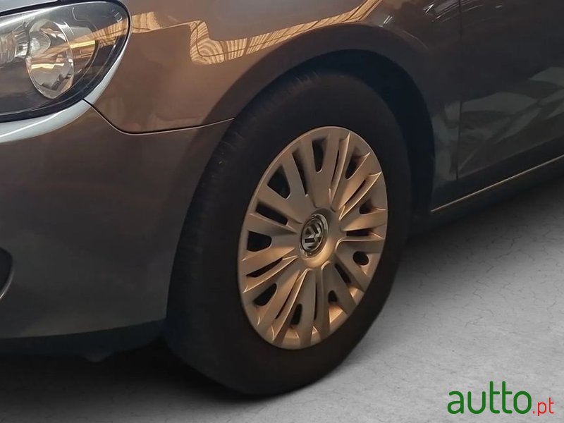 2011' Volkswagen Golf photo #5