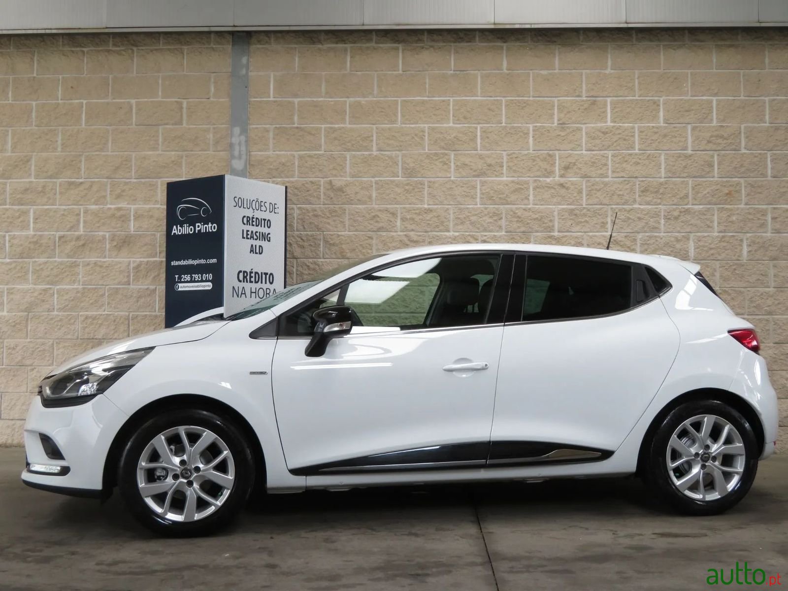 2019' Renault Clio photo #2