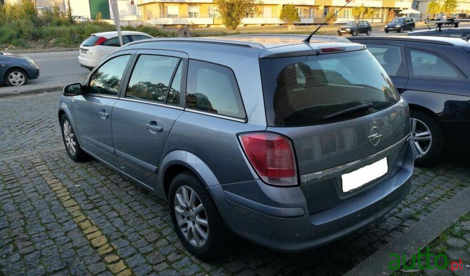 2005' Opel Astra 1.3 Cdti Elegance photo #4