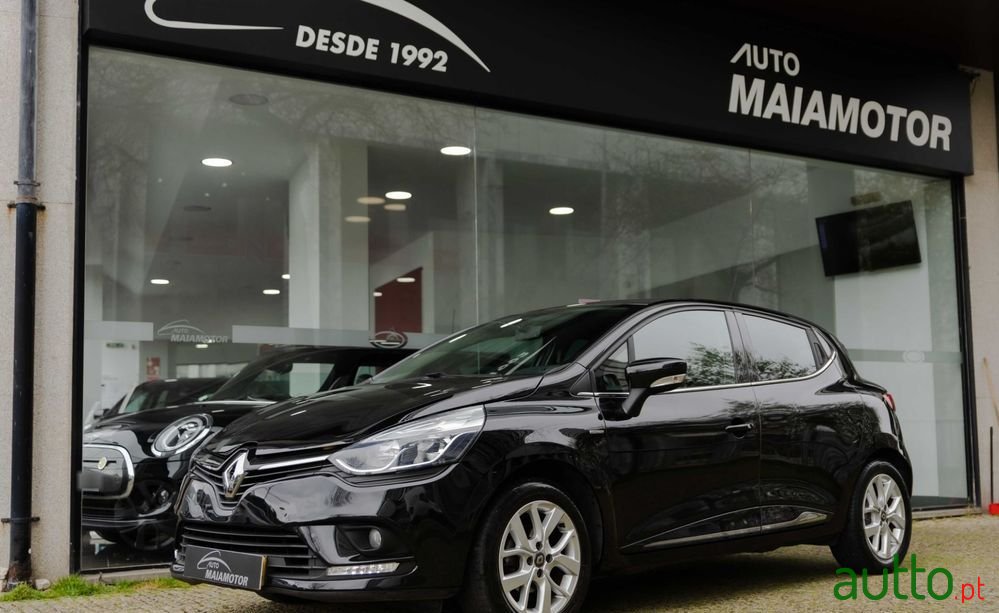 2019' Renault Clio photo #1