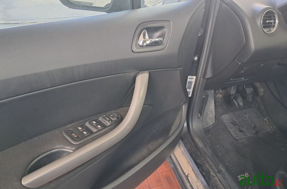 2008' Peugeot 308 photo #3