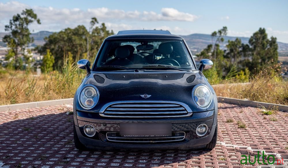 2009' MINI Cooper 3 Portas photo #2