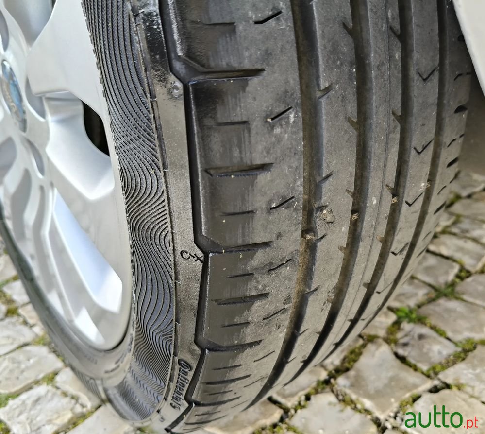 2010' Ford Ka 1.2 Titanium photo #5